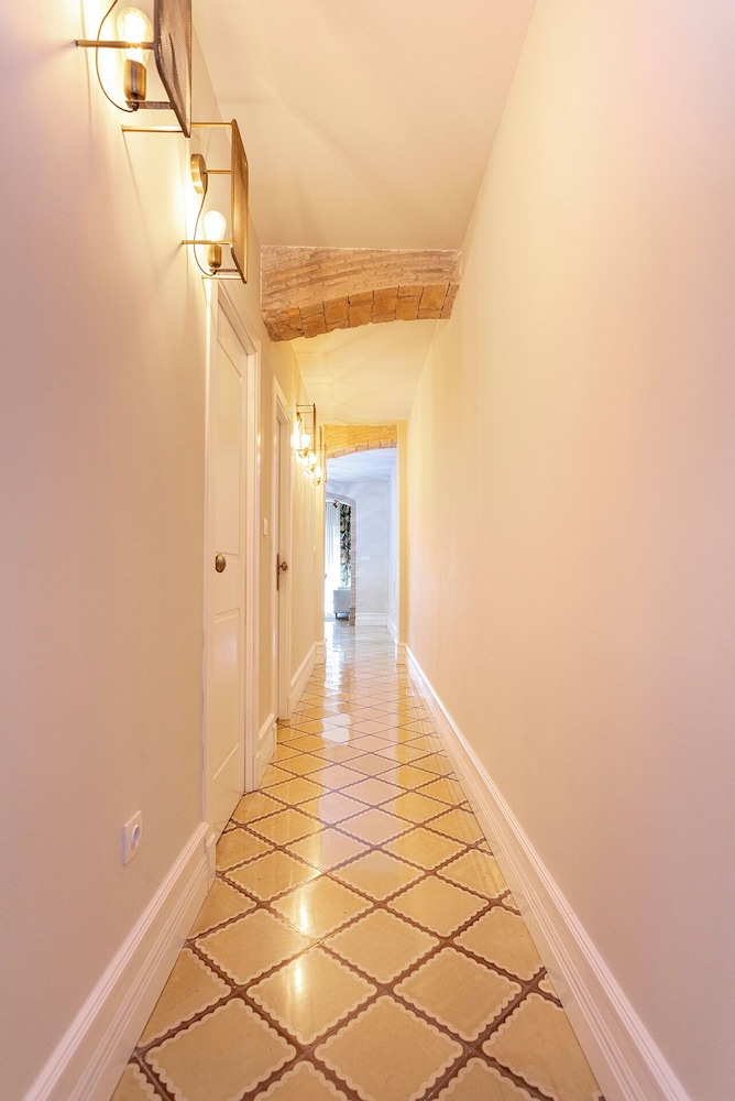Wonderful 5-bedroom Apart in Granada. Recogidas II