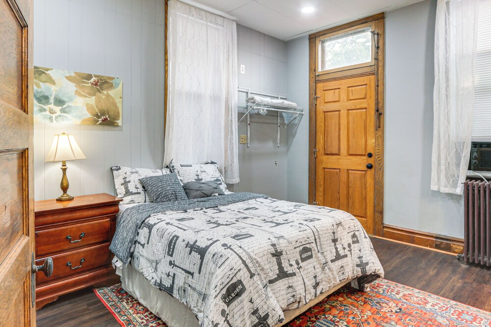 1 Mi to Dtwn Cumberland: Historic Apt w/ Patio!