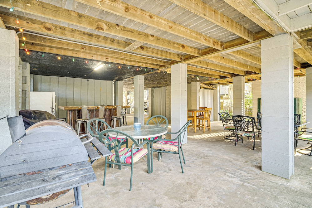 Lakefront Home: Deck, Grills & Fire Pit in Karnack