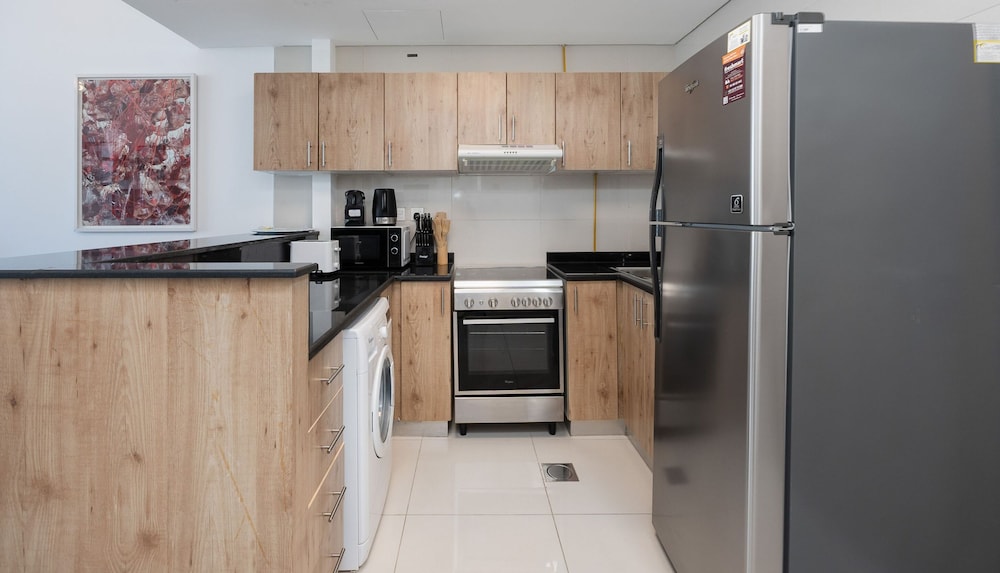 Premium 2BR Apt w Marina Views