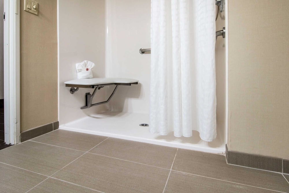 Albany Vacations - Comfort Suites Linn County - Property Image 58