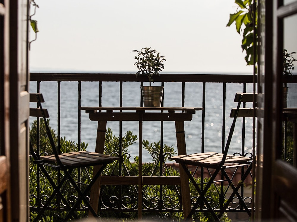 Olive Press Hotel & Apartments