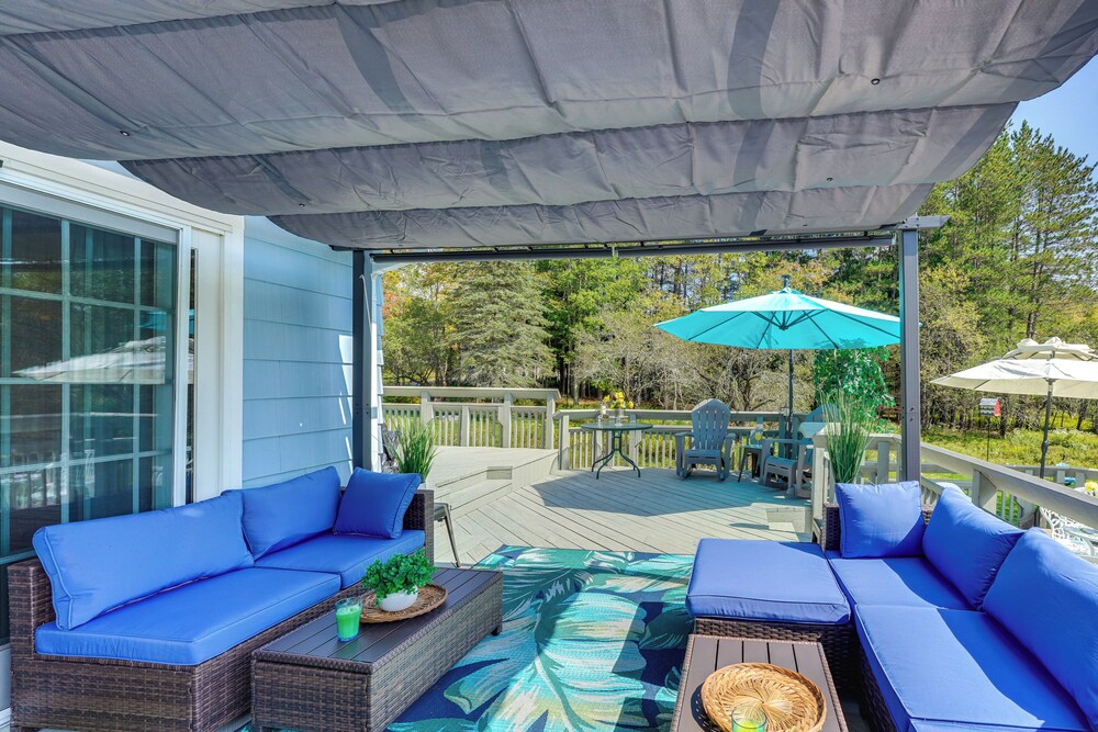 Peaceful 1-acre Parksville Home: Large Deck & Yard