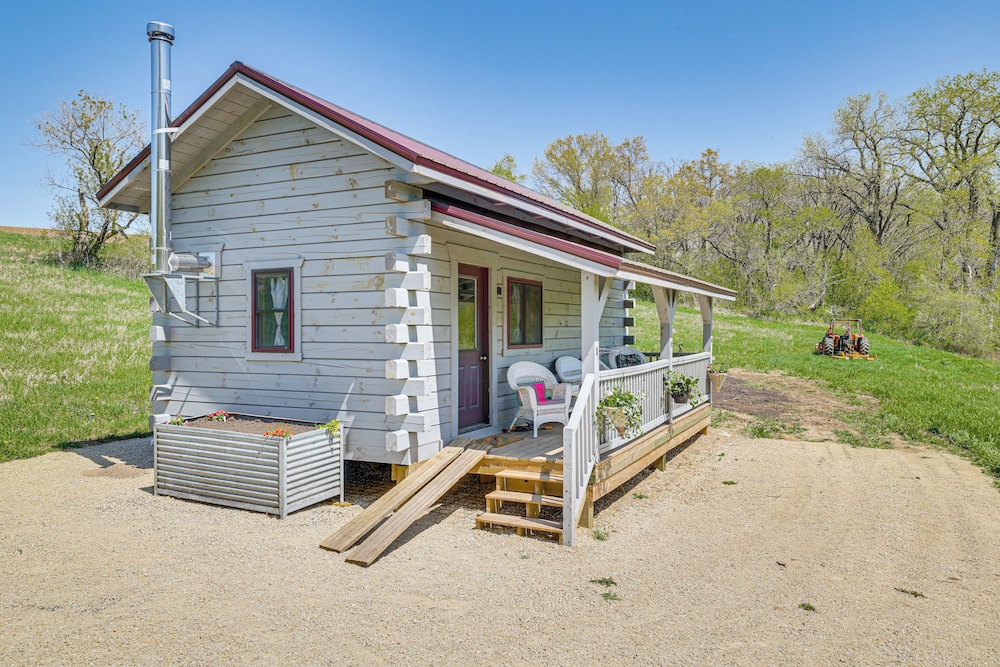 'fins & Flowers' Lewiston Cabin w/ Trout Fishing!