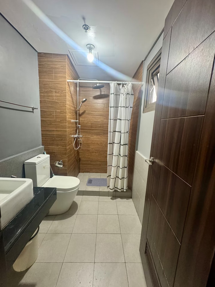 Radiance Manila bay 2 br & 3 bath