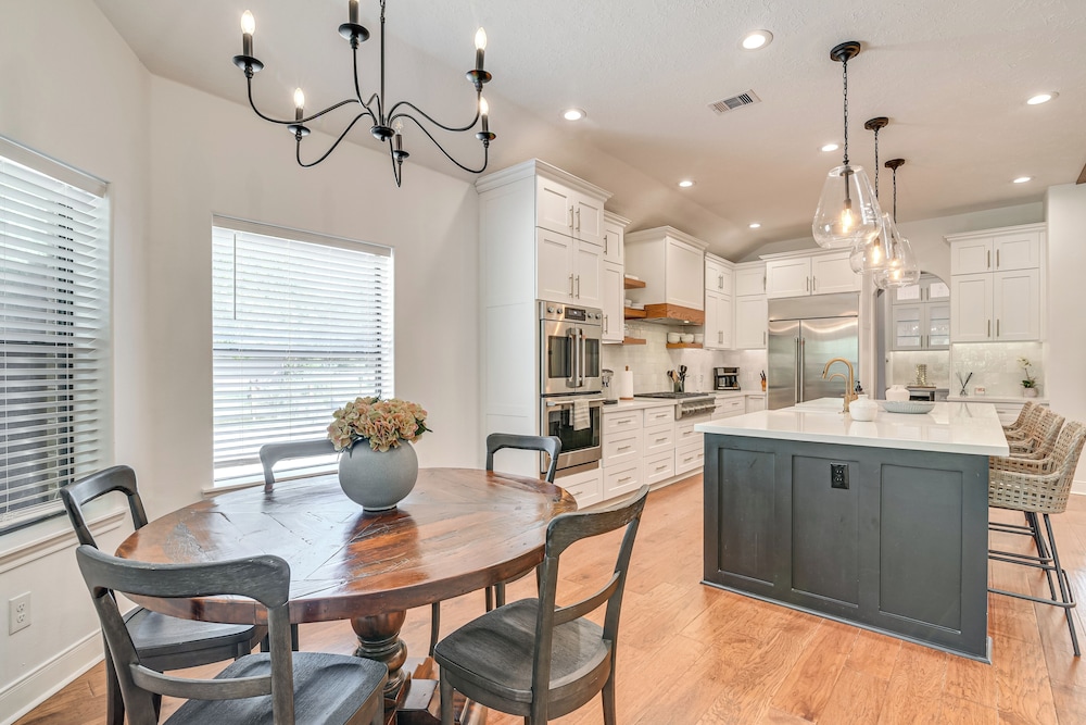 Pool & Hot Tub: Family-friendly Houston Area Home!
