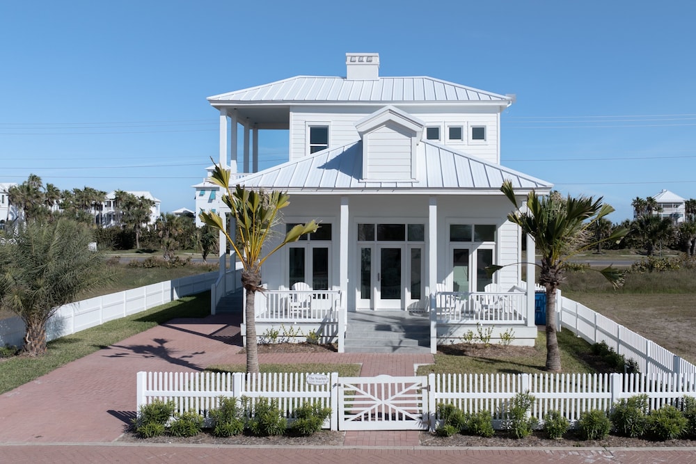 The Scarlett - Private Home At The Shores 3 Bedroom Home