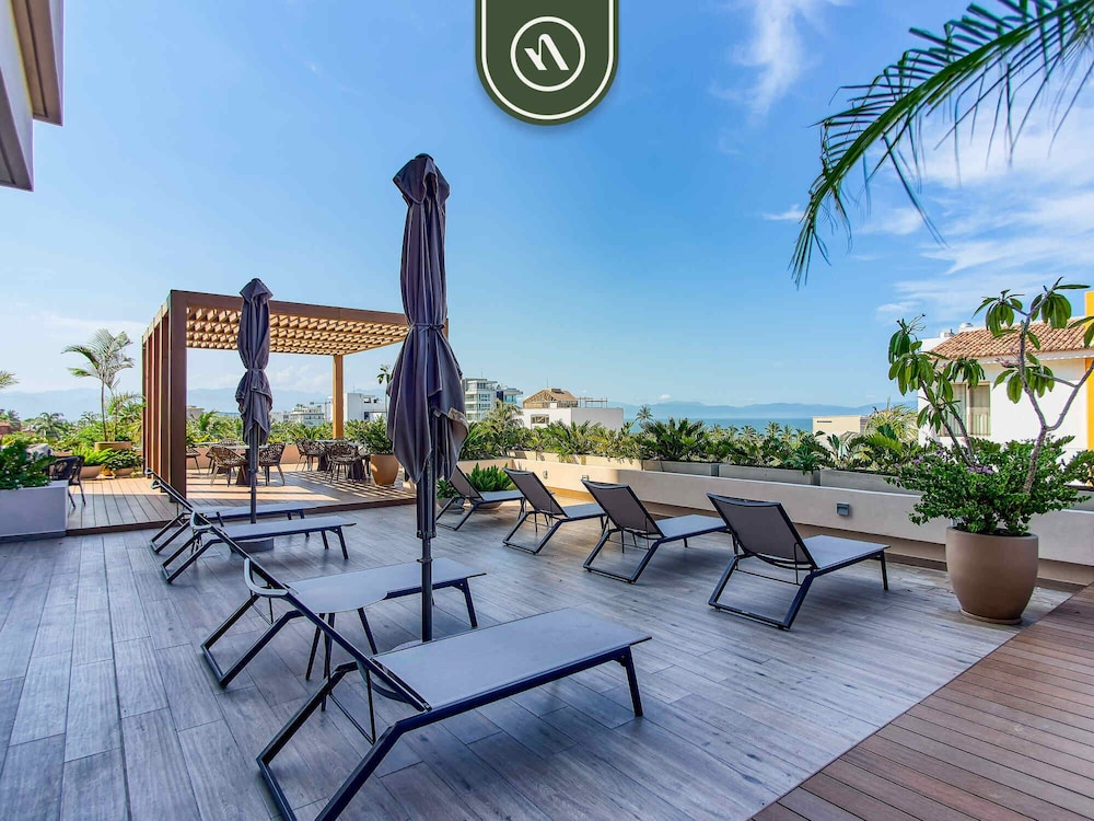 New 1 BR Condo With Amazing Rooftop Pool - Jacuzzi