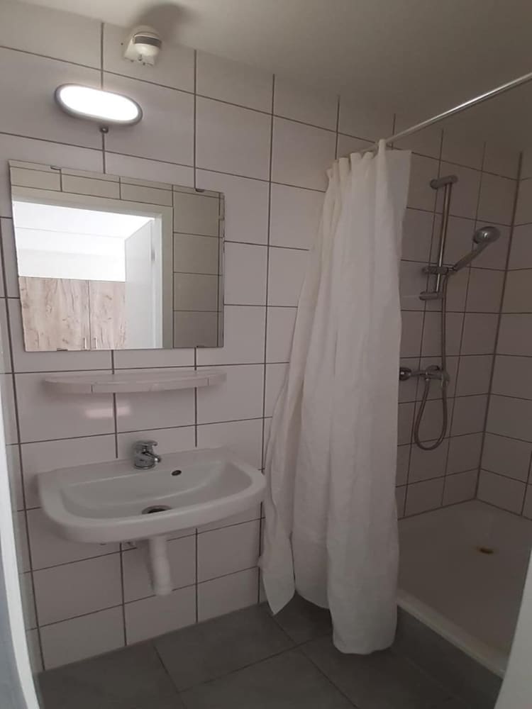 2-Rent Group Hostel Apartments SEN14