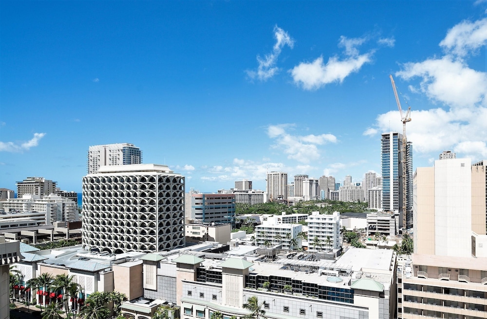 Hotel Waikiki Place - the Place to be in Waikiki - Image 1