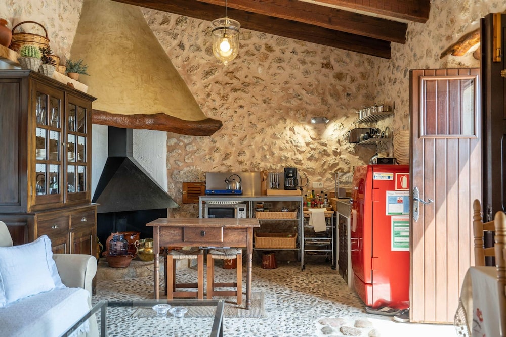CAN Pulit - Finca rom Ntica Para 2 con Piscina y Vistas en Selva Mallorca