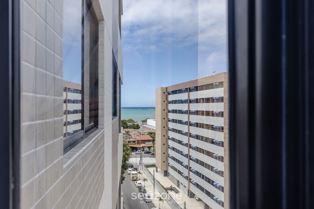 Stay With a Pool and gym 350m From the Beach in a Prime Location in Maceio - SLI