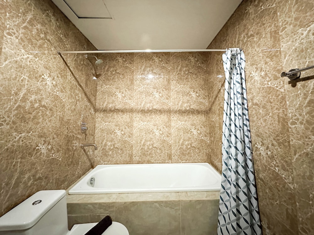 Spacious And Cozy 3Br At Grand Sungkono Lagoon Apartment