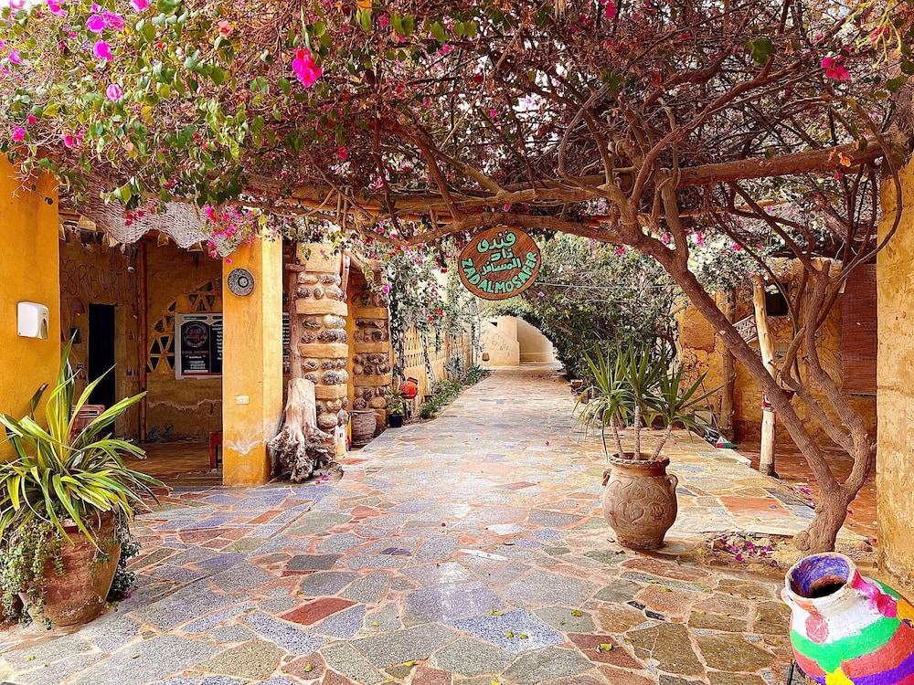 Zad Elmosafer Guest House