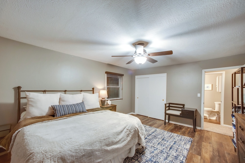 Omaha Vacations - Updated Omaha Home w/ Patio Private Yard! - Property Image 26