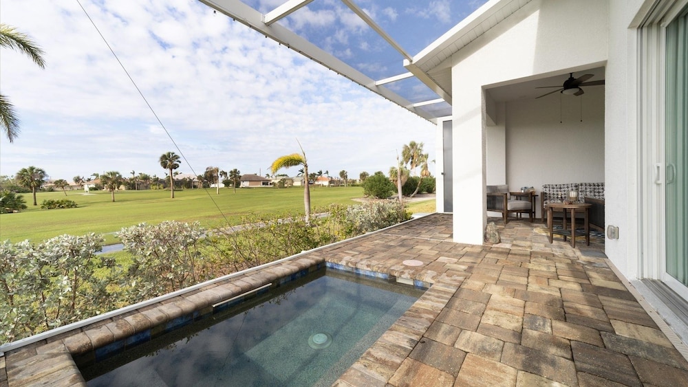 Golf Course View, Private Pool/hot Tub, Punta Gorda Isles 2 Bedroom Townhouse