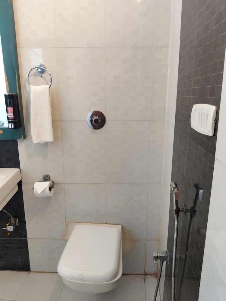 Aacorn Hideaway Resort & Spa