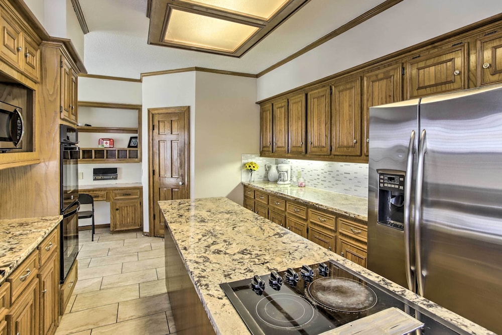 Spacious Houston Getaway ~ 23 Mi to Downtown! view 3