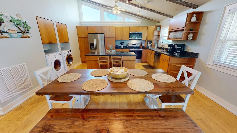 Peach on the Beach by Tybee Vacation Rentals
