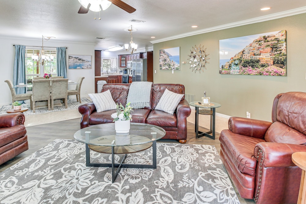 Outdoor Entertainment Area: Scenic Hot Springs Gem