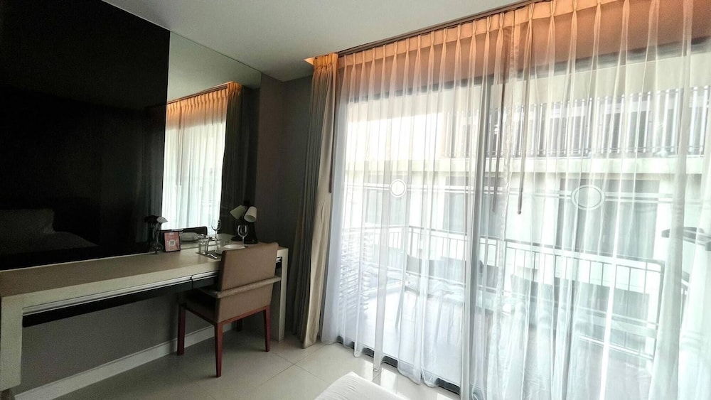 Studio Apartments With Shared Pool Near