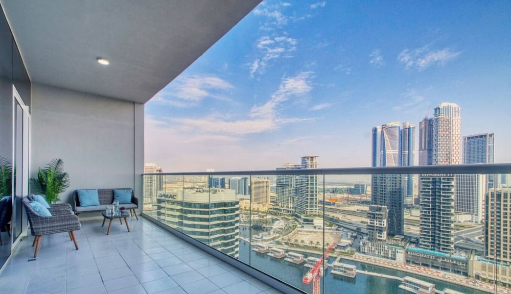 Waterfront 2BR w Canal View Near Burj Khalifa