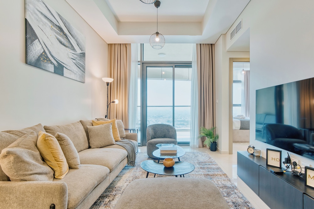 PVH - Contemporary 2BR - Aykon Tower C