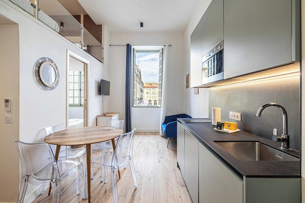 A/C Mezzanine Apt 2br/4p - Place Garibaldi
