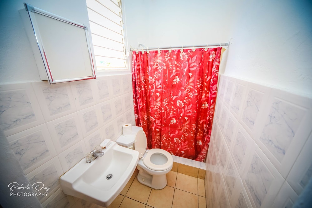 Henry's GuestHouse - Hostel