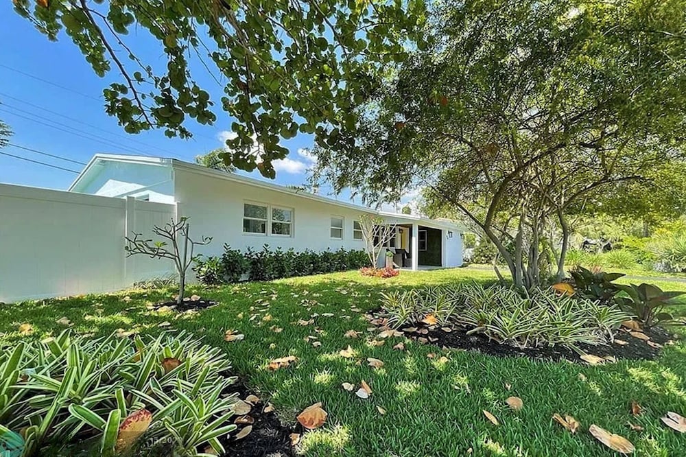Chic 3BR 2BA Getaway With Private Pool Oasis