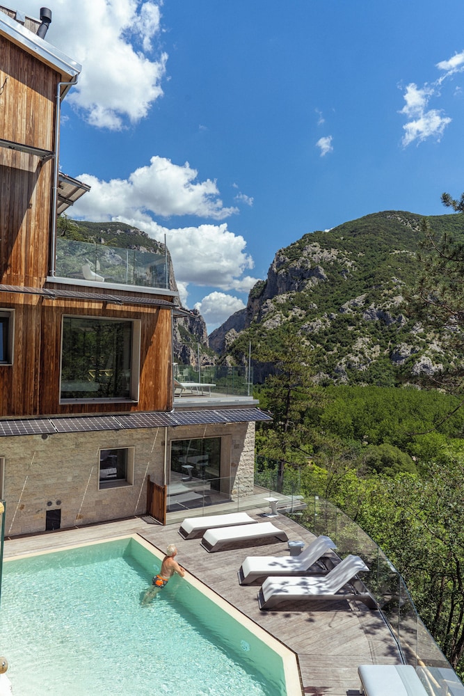 LA FORESTALE Luxury Ecolodge