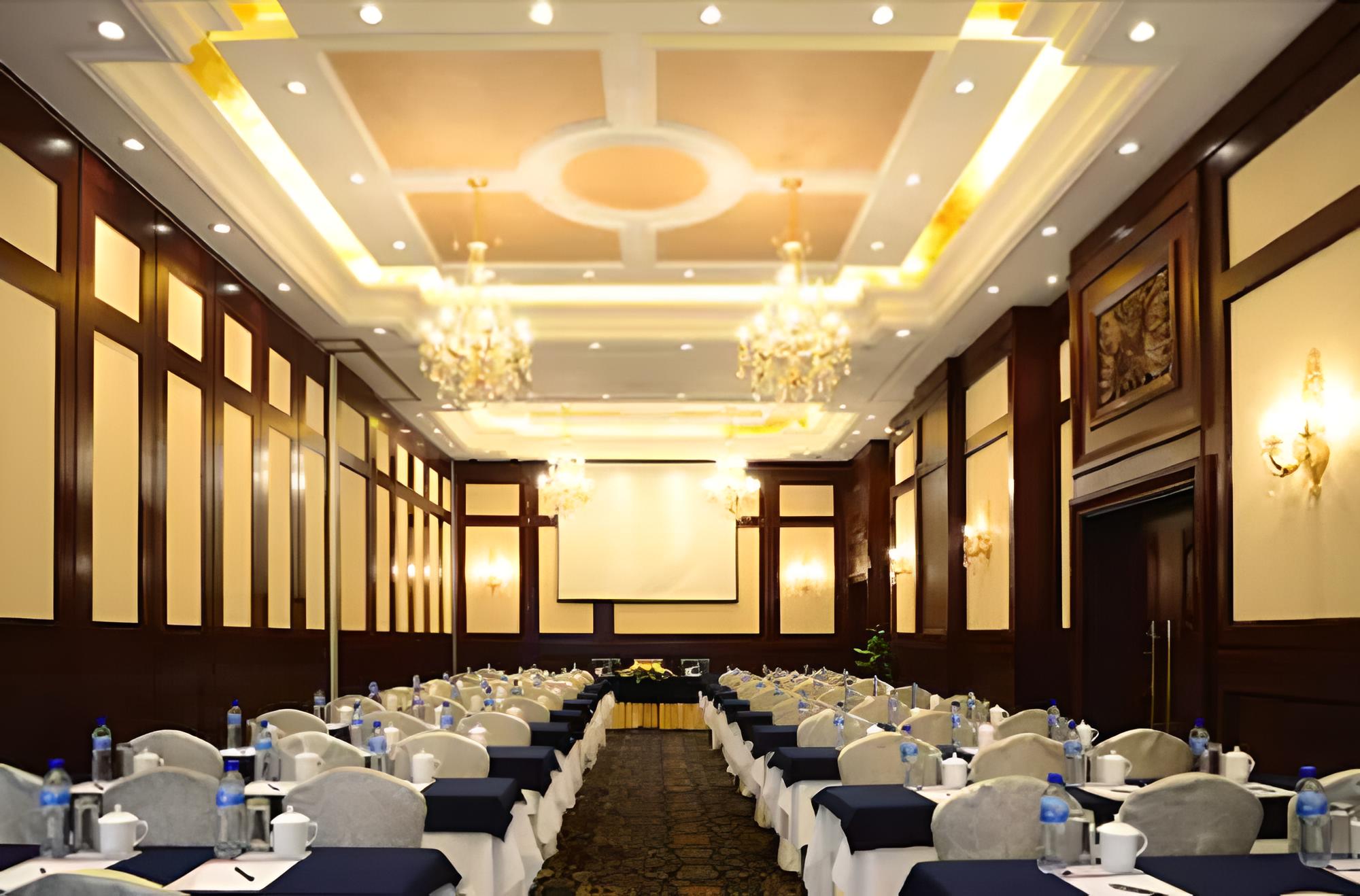 The Bund Riverside Hotel