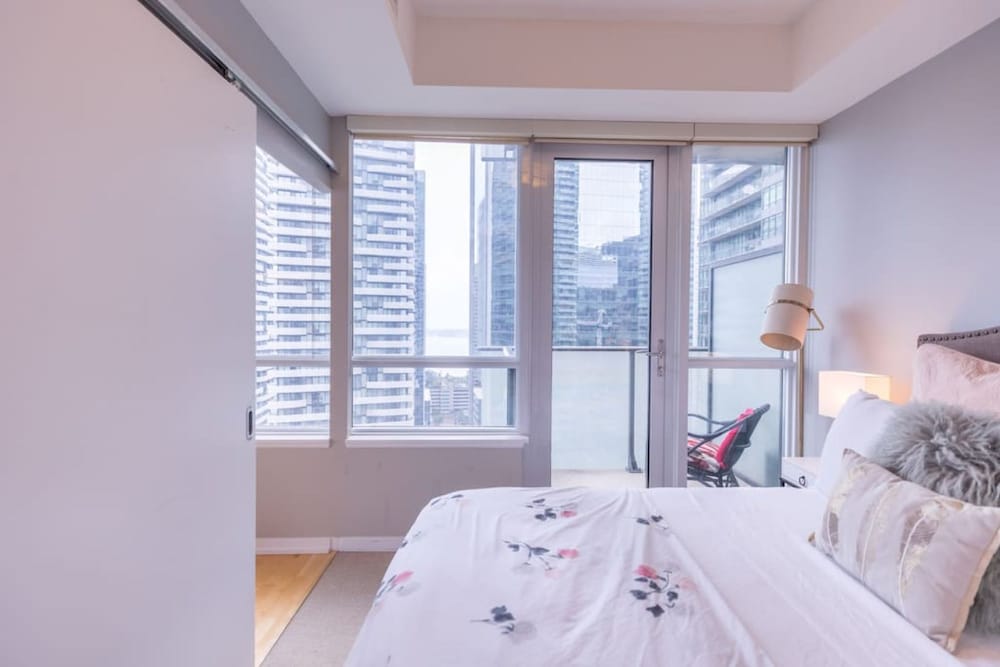 HomeHop - Maple Leaf Square - Image 5