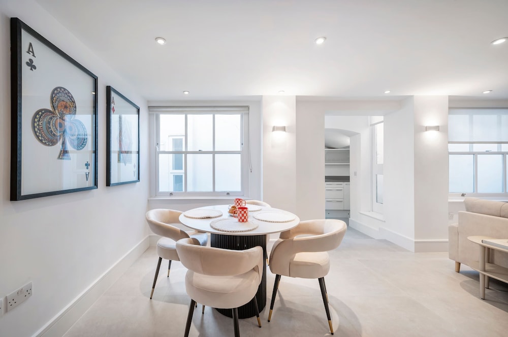 The Urban Minimalist- Notting Hill 2 Bed