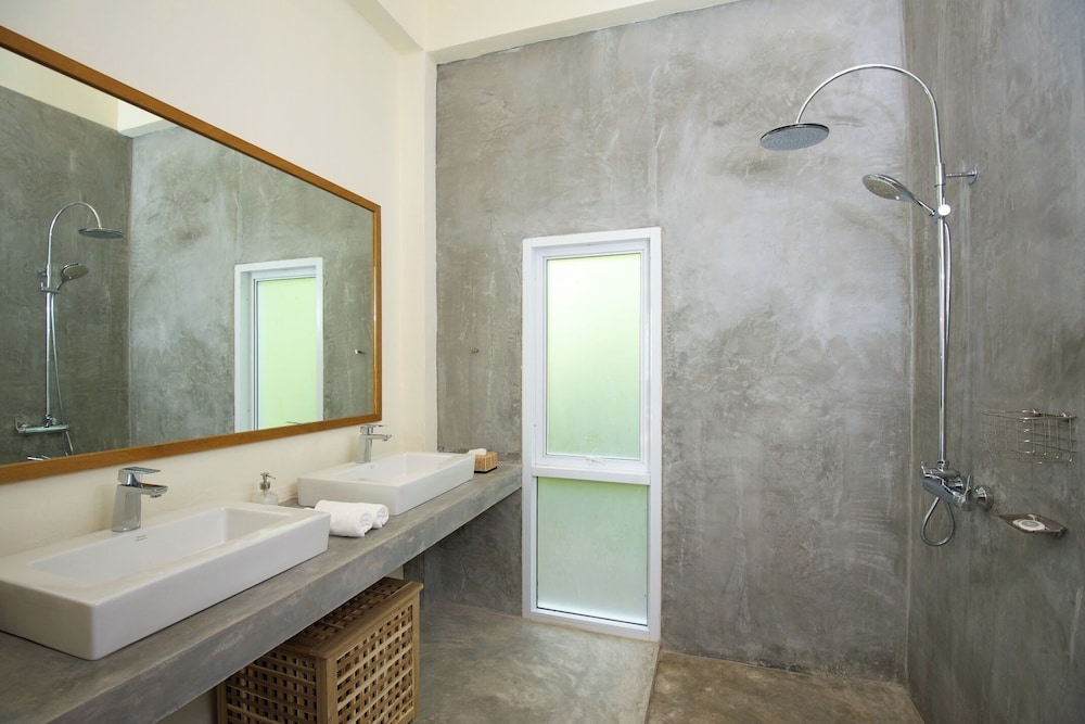 Overthemoon Luxury Pool Villas