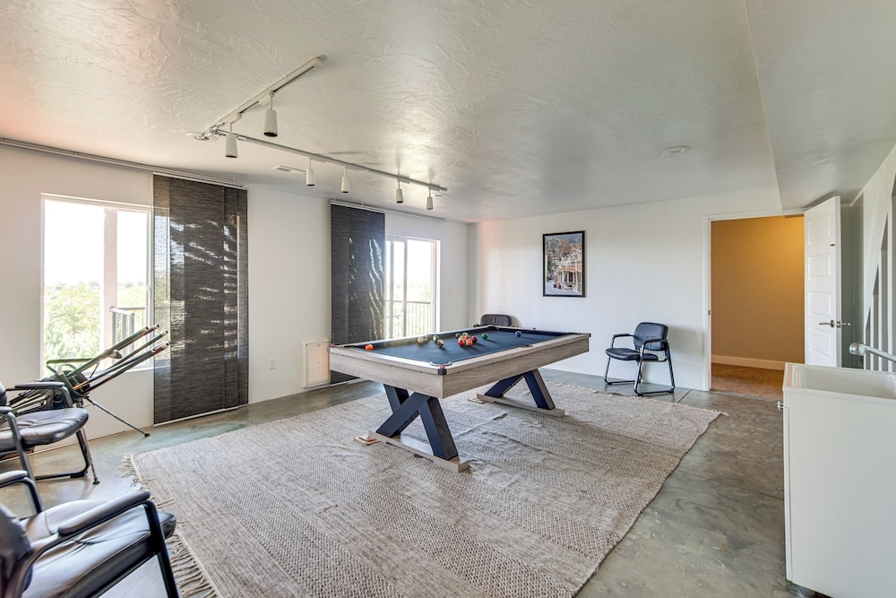 Panoramic Views: Spacious Home in Cedar City!