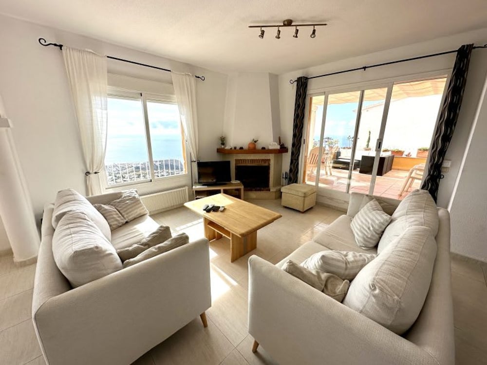 Two Bedroom Apartment With Breath-taking Views