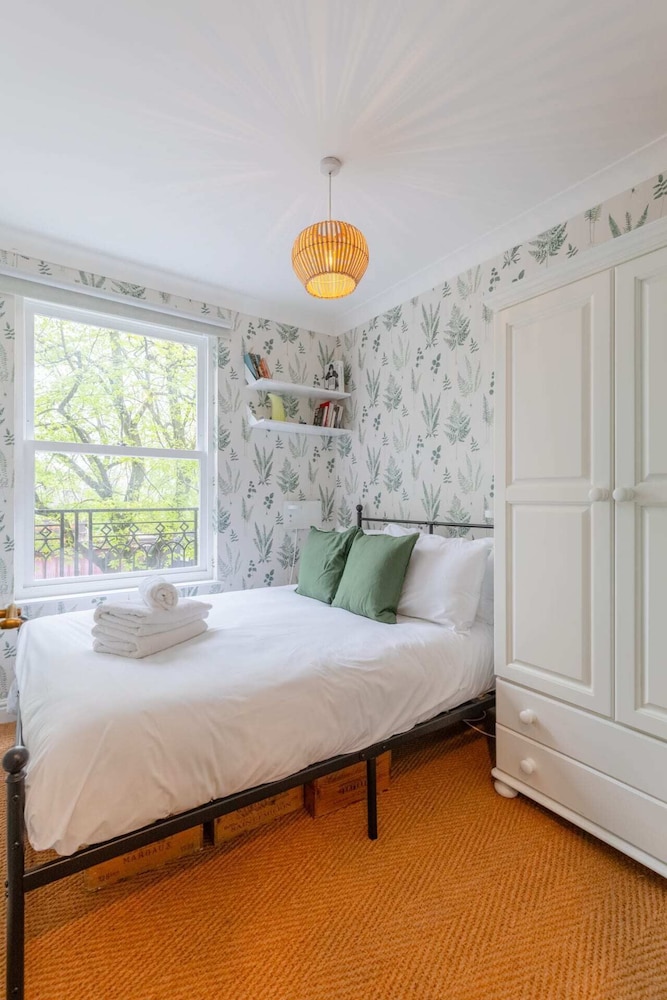 3 Bed House, Sleeps 8 - Near St Pancras