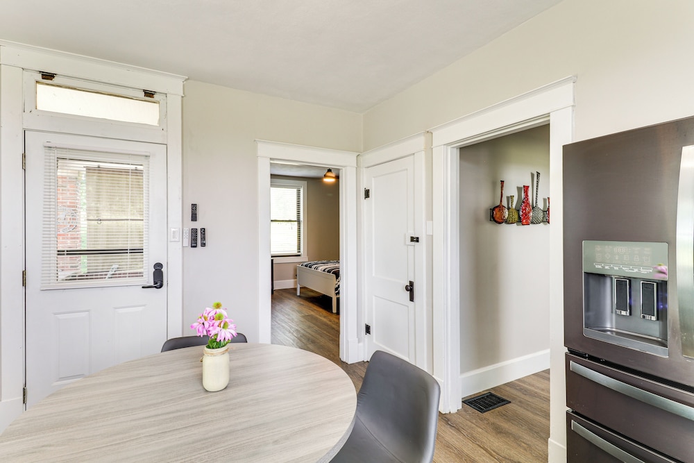 14 Mi to St Louis: Dog-friendly Columbia Home