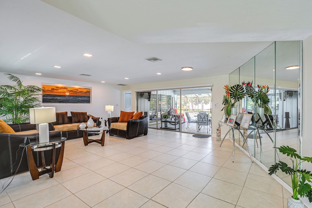 Outdoor Oasis: Marco Island Home Near Beaches
