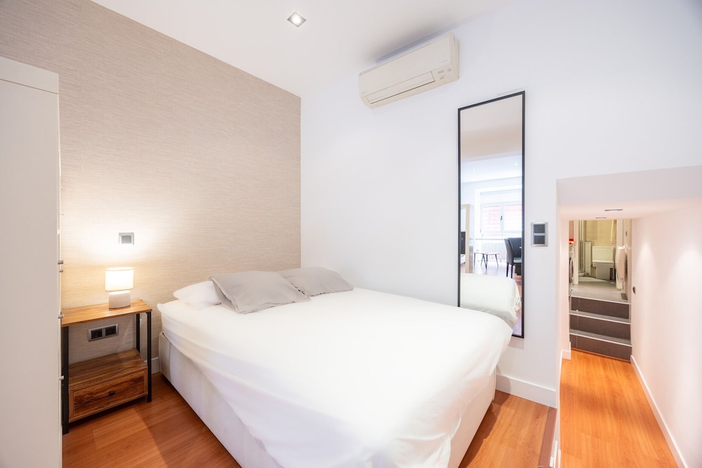 Prado in Madrid With 1 Bedrooms and 1 Bathrooms