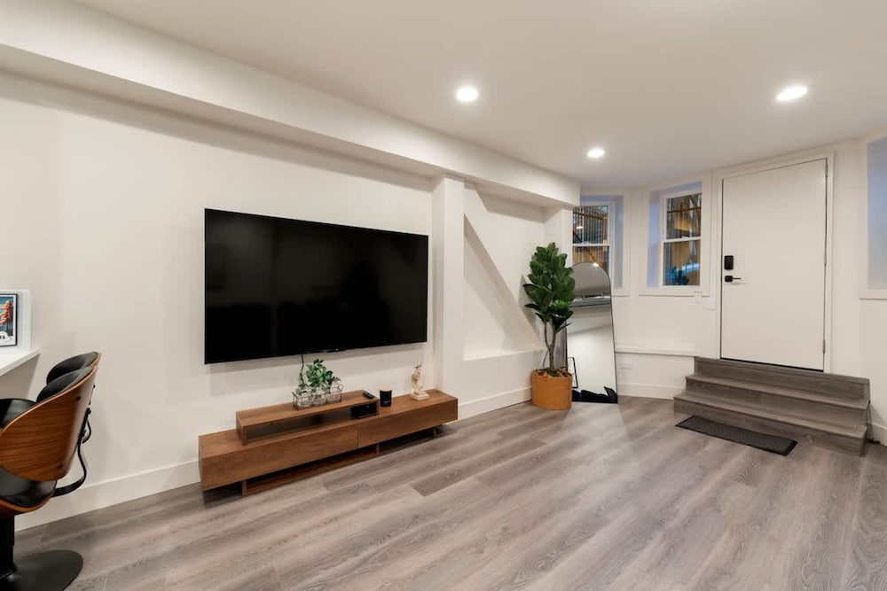 Luxury 2BR 2BA in Wicker Park