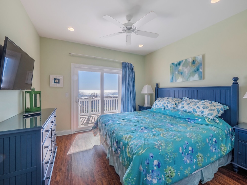 Sandy Feet by Topsail Realty
