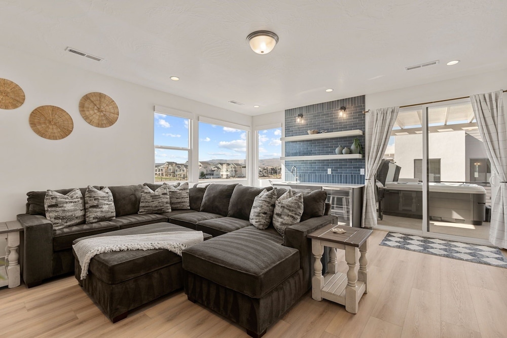 Coastline Cottage 5 Bedroom Townhouse