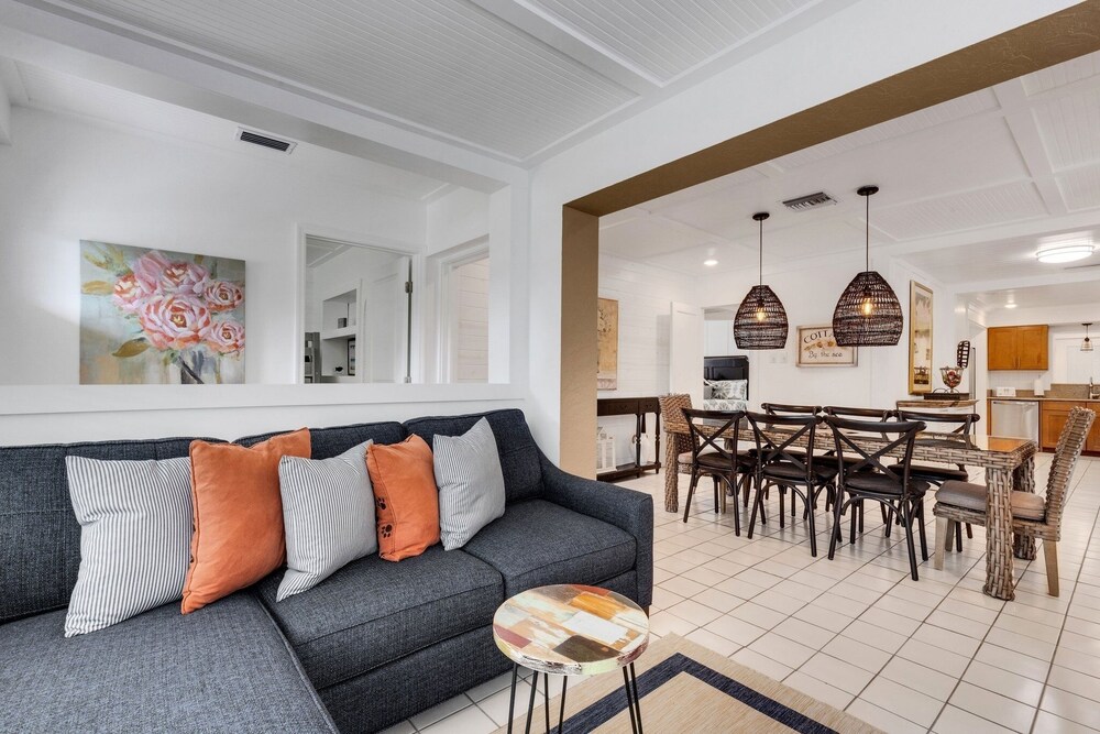 Coastal Breeze - A Weekly Rental 4 Bedroom Home by RedAwning - Image 5