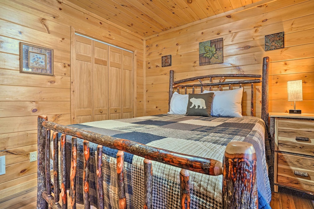 'serenity Cabin' w/ Furnished Deck view 5