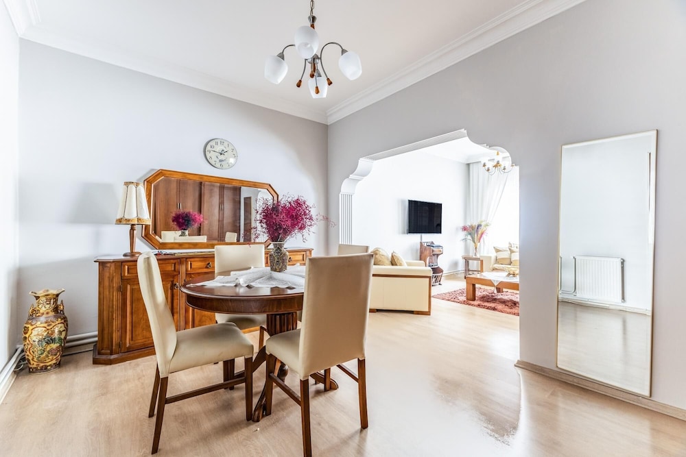 Tasteful Flat Near Moda Coast in Central Kadikoy