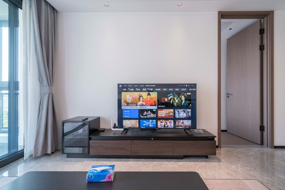 Tyms Hongqiao Deluxe 3BR 2BA APT