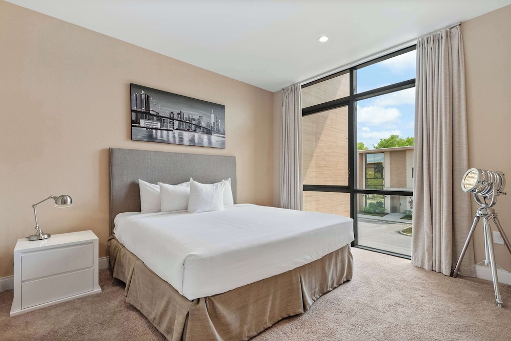 Minutes to Disney Chic Dream Villa With Stunning Patio and Resort Perks