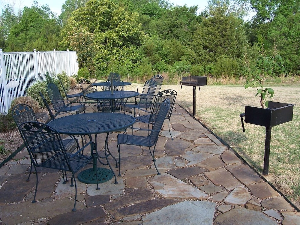 McAlester Vacations - Motel 6 McAlester, OK - South - Property Image 9